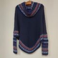 Poncho (Umhang, Überwurf) Alpaka mit Rollkragen und Ärmeln. Eine einzigartig modische wie funktionale Serie von Ponchos für die Damenwelt.