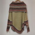 Poncho (Umhang, Überwurf) Alpaka mit Rollkragen und Ärmeln. Eine einzigartig modische wie funktionale Serie von Ponchos für die Damenwelt.