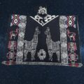 Original Alpaka Anden Poncho (Umhang, Überwurf) aus Peru. Traditionelle Motive und kraftvolle Symbole zieren Unser Model "Inka Spirit" Gerader Schnitt, Unisex